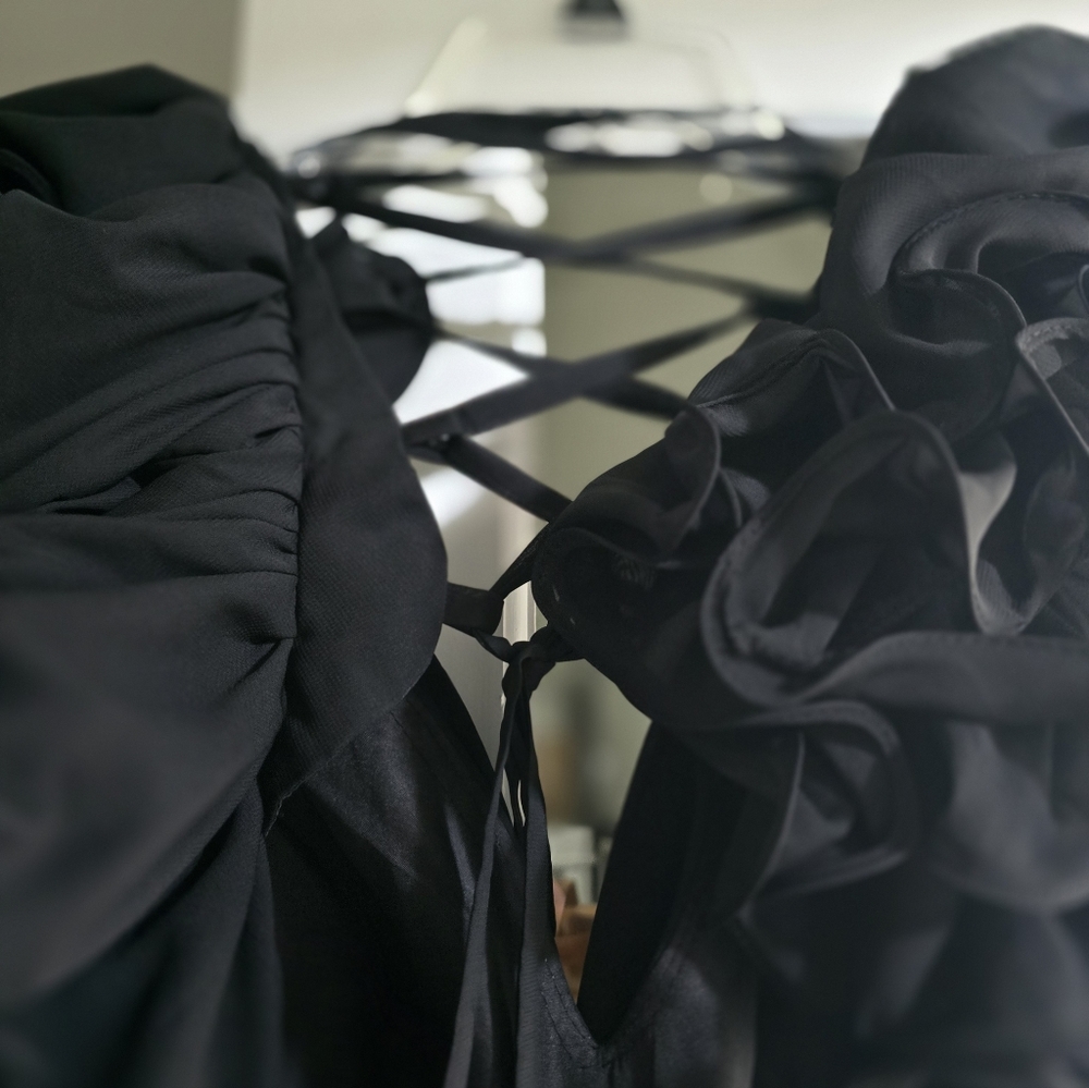 Mac Duggal? Black Ruffle Tiered Cut-Out Chiffon Gown Size 10 NEW (read) - Picture 5 of 11